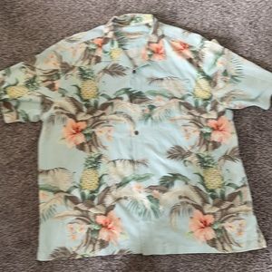 Tommy Bahama men’s shirt sleeved shirts